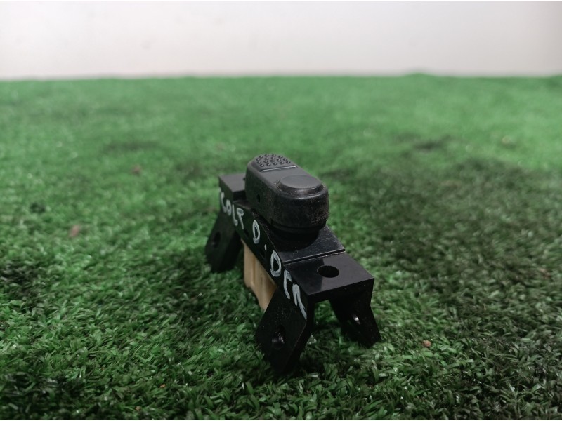 Recambio de mando elevalunas delantero derecho para mitsubishi colt (cj0) 1300 glx referencia OEM IAM   