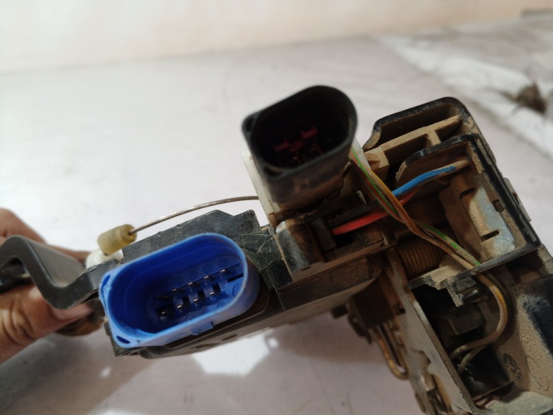 Recambio de cerradura puerta delantera derecha para skoda octavia berlina (1u2) 1.9 tdi slx referencia OEM IAM 3D1837016A 3D1837