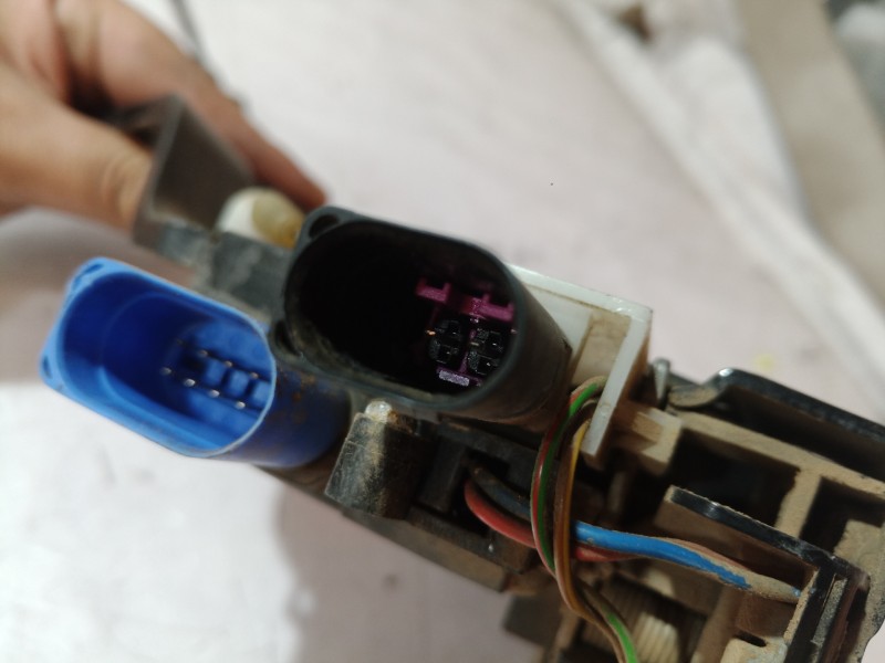 Recambio de cerradura puerta delantera derecha para skoda octavia berlina (1u2) 1.9 tdi slx referencia OEM IAM 3D1837016A 3D1837