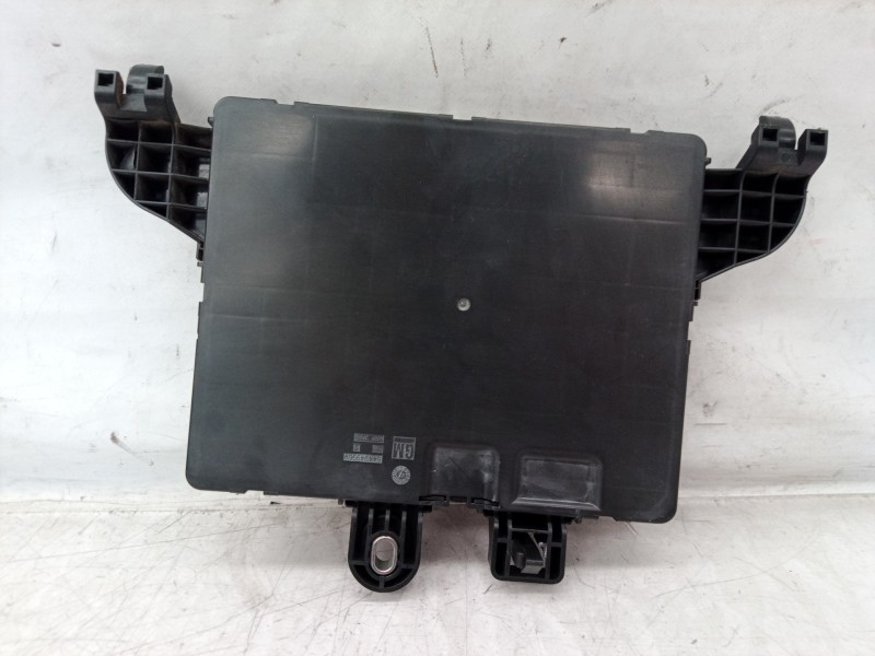 Recambio de caja reles / fusibles para opel insignia sports tourer cosmo referencia OEM IAM 1327731803 1327731803 1327731803