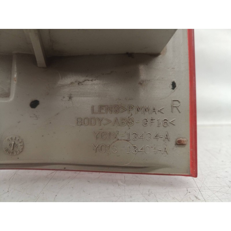 Recambio de piloto trasero derecho para ford transit mod.2000 caja abierta 2.0 tde cat referencia OEM IAM YC1X13434A YC1X13434A 