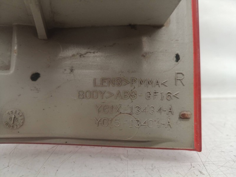 Recambio de piloto trasero derecho para ford transit mod.2000 caja abierta 2.0 tde cat referencia OEM IAM YC1X13434A YC1X13434A 