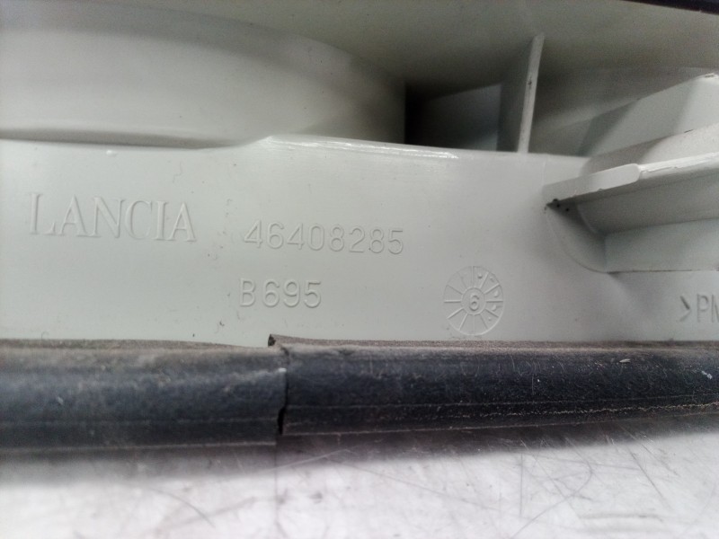 Recambio de piloto trasero derecho para lancia lancia y 1.2 cat referencia OEM IAM 46408285 46408285 46408285