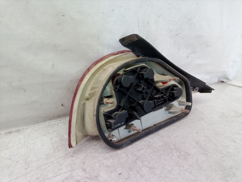 Recambio de piloto trasero derecho para lancia lancia y 1.2 cat referencia OEM IAM 46408285 46408285 46408285