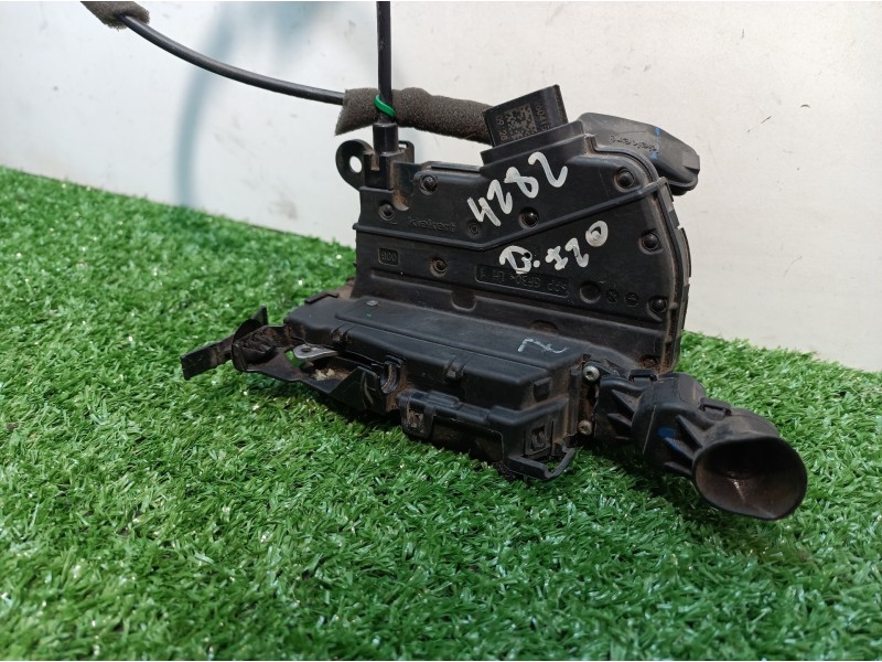 Recambio de cerradura puerta delantera izquierda para renault captur helly hansen referencia OEM IAM 805031332R 805031332R 40517