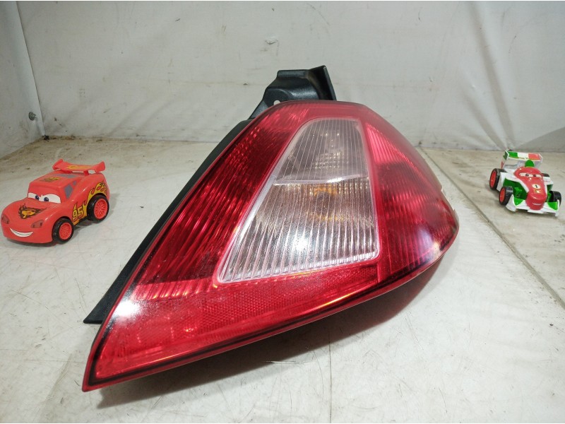 Recambio de piloto trasero derecho para renault megane ii berlina 5p referencia OEM IAM 8200073237 8200073237 8200073237