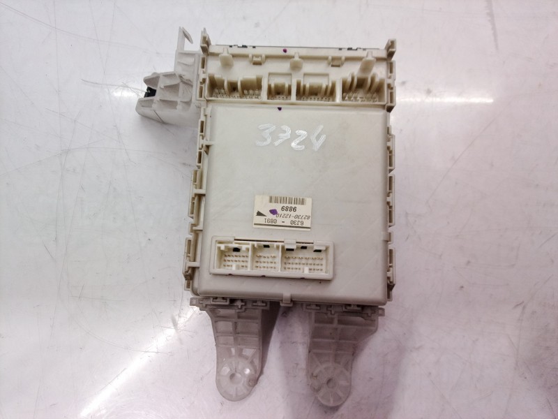 Recambio de caja reles / fusibles para toyota auris luna referencia OEM IAM 8274102050  