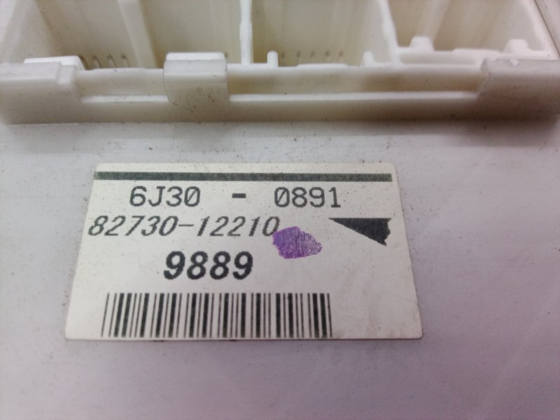 Recambio de caja reles / fusibles para toyota auris luna referencia OEM IAM 8274102050  