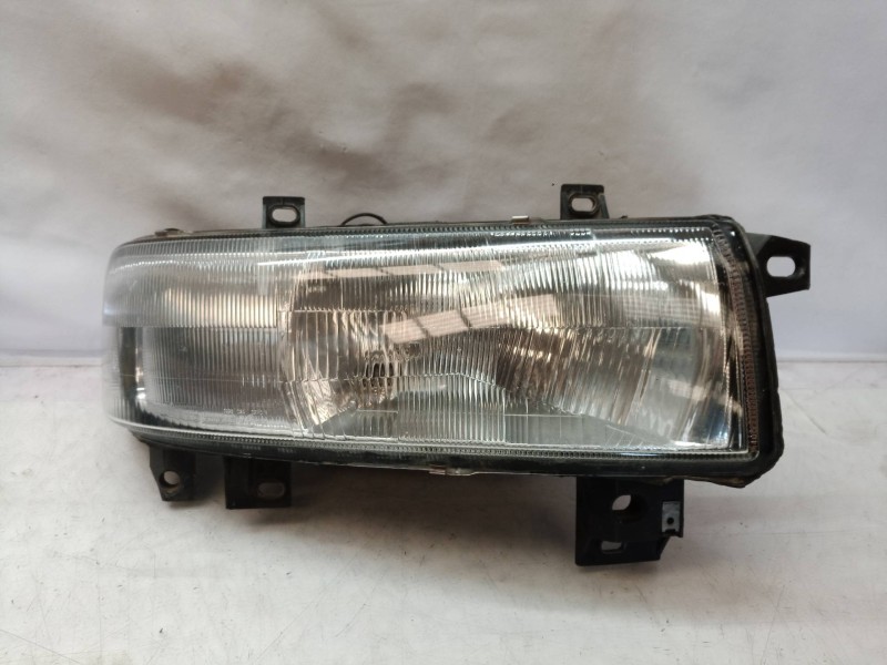Recambio de faro derecho para renault master combi desde ´98 referencia OEM IAM   