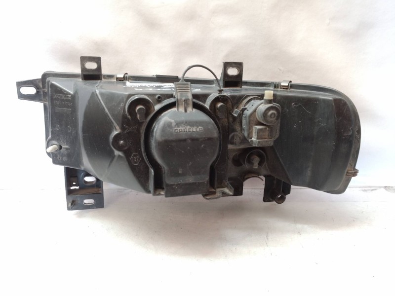 Recambio de faro derecho para renault master combi desde ´98 referencia OEM IAM   