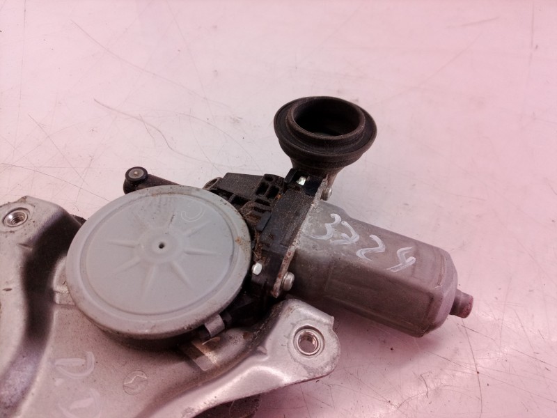 Recambio de elevalunas delantero derecho para toyota auris luna referencia OEM IAM 6980112220  