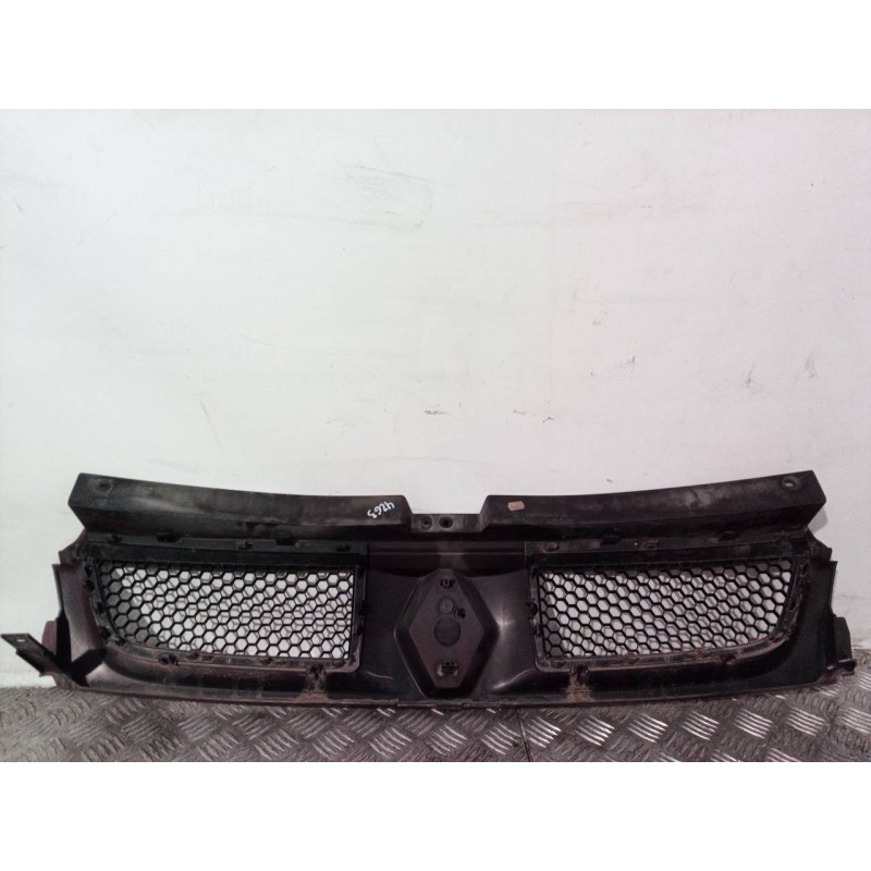 Recambio de rejilla delantera para renault trafic caja cerrada (ab 4.01) doble cabina l1h1 2,7t referencia OEM IAM   
