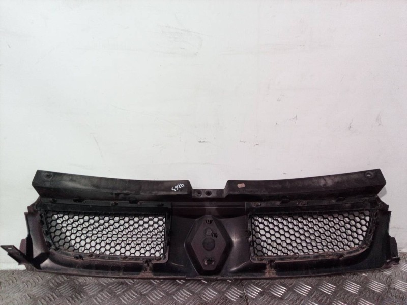 Recambio de rejilla delantera para renault trafic caja cerrada (ab 4.01) doble cabina l1h1 2,7t referencia OEM IAM   