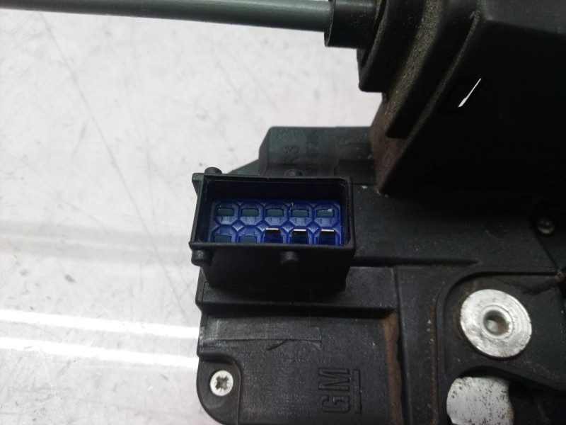 Recambio de cerradura puerta delantera derecha para opel zafira a comfort referencia OEM IAM 133140  