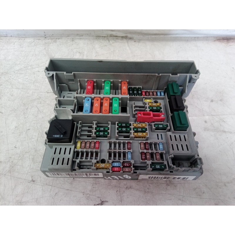 Recambio de caja reles / fusibles para bmw serie 1 berlina (e81/e87) 120i referencia OEM IAM 10688710 10688710 10688710