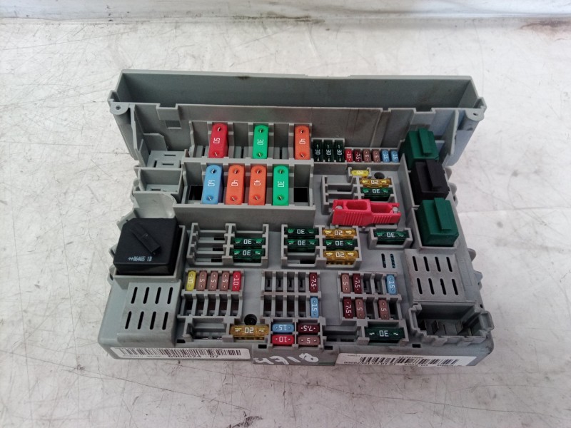 Recambio de caja reles / fusibles para bmw serie 1 berlina (e81/e87) 120i referencia OEM IAM 10688710 10688710 10688710