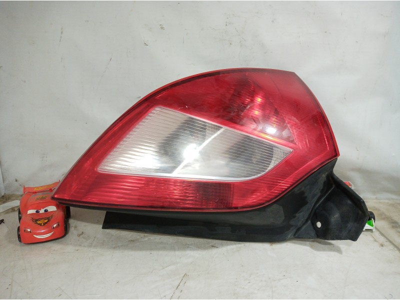 Recambio de piloto trasero izquierdo para renault megane ii berlina 5p referencia OEM IAM 82000073236 82000073236 82000073236