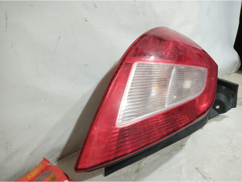 Recambio de piloto trasero izquierdo para renault megane ii berlina 5p referencia OEM IAM 82000073236 82000073236 82000073236