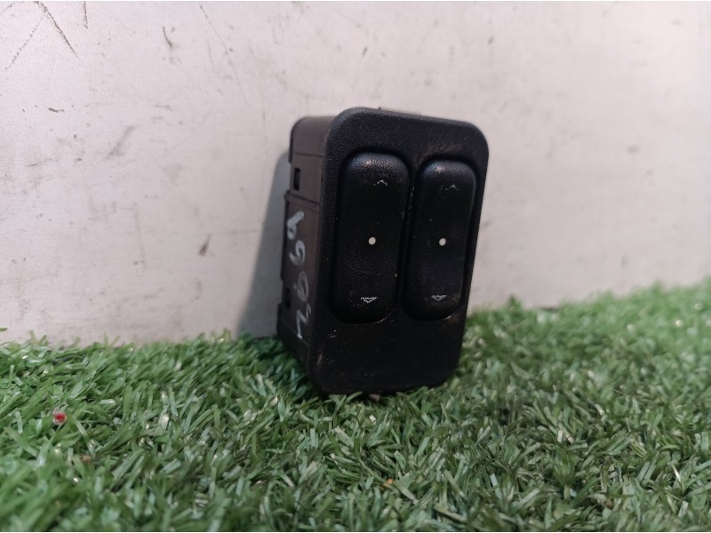 Recambio de mando elevalunas delantero izquierdo para opel zafira a comfort referencia OEM IAM 13363201 13363201 90561088