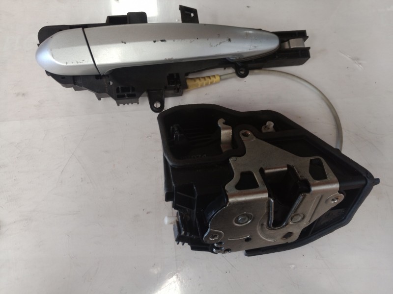 Recambio de cerradura puerta delantera derecha para bmw serie 1 berlina (e81/e87) 120i referencia OEM IAM 51217202146 5121720214
