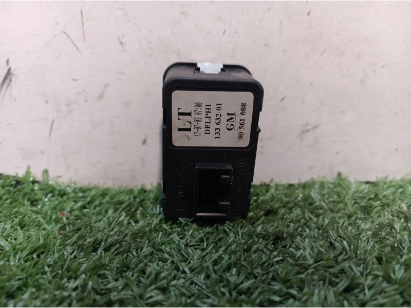 Recambio de mando elevalunas delantero izquierdo para opel zafira a comfort referencia OEM IAM 13363201 13363201 90561088