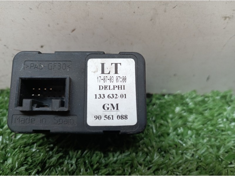 Recambio de mando elevalunas delantero izquierdo para opel zafira a comfort referencia OEM IAM 13363201 13363201 90561088