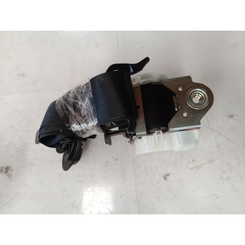 Recambio de cinturon seguridad delantero derecho para bmw serie 1 berlina (e81/e87) 120i referencia OEM IAM 72119117220 33059849