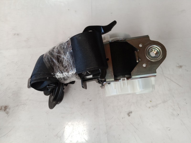 Recambio de cinturon seguridad delantero derecho para bmw serie 1 berlina (e81/e87) 120i referencia OEM IAM 72119117220 33059849