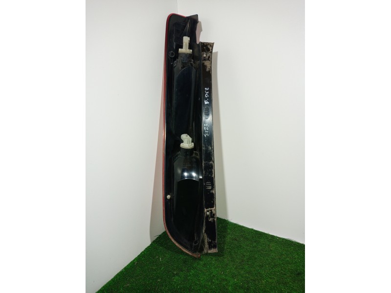 Recambio de piloto trasero derecho para ford focus berlina (cap) ambiente (d) referencia OEM IAM 4M5113404A 4M5113404A 4M5113404