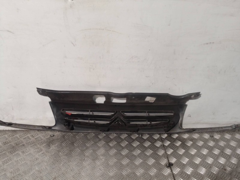 Recambio de rejilla delantera para citroën saxo 1.6 vtl referencia OEM IAM   
