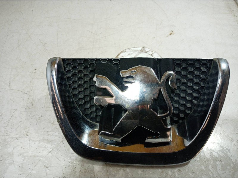 Recambio de rejilla delantera para peugeot 5008 active referencia OEM IAM 18C0001030 18C0001030 18C0001030