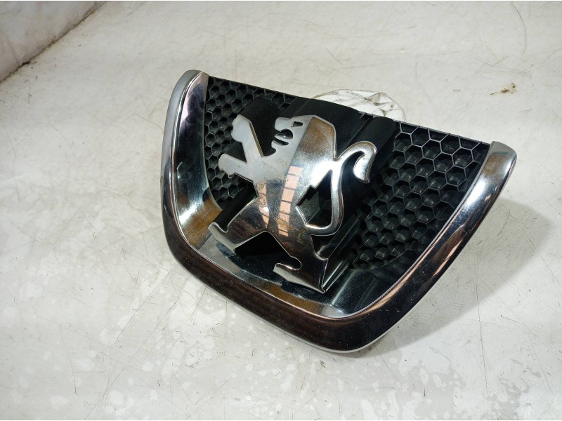Recambio de rejilla delantera para peugeot 5008 active referencia OEM IAM 18C0001030 18C0001030 18C0001030