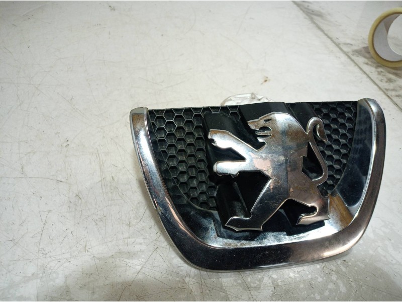 Recambio de rejilla delantera para peugeot 5008 active referencia OEM IAM 18C0001030 18C0001030 18C0001030