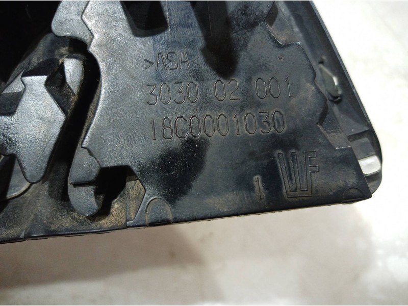 Recambio de rejilla delantera para peugeot 5008 active referencia OEM IAM 18C0001030 18C0001030 18C0001030