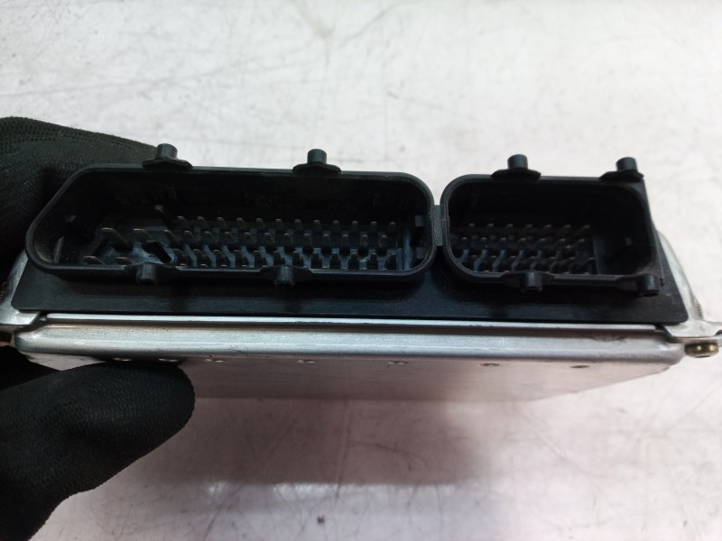 Recambio de centralita motor uce para audi a4 berlina (b5) 1.8 referencia OEM IAM 8D0907557S 0261204182183 0261204182183