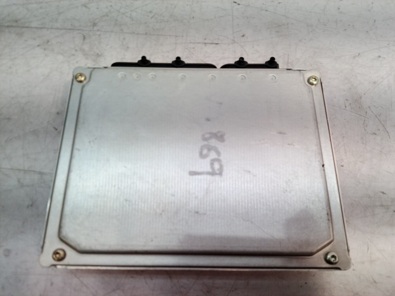 Recambio de centralita motor uce para audi a4 berlina (b5) 1.8 referencia OEM IAM 8D0907557S 0261204182183 0261204182183