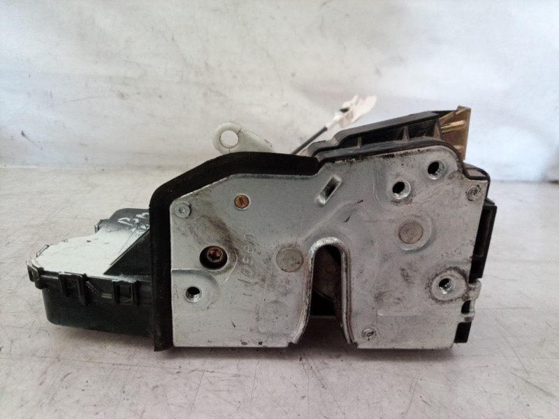 Recambio de cerradura puerta delantera derecha para bmw serie 3 berlina (e46) 320d referencia OEM IAM   