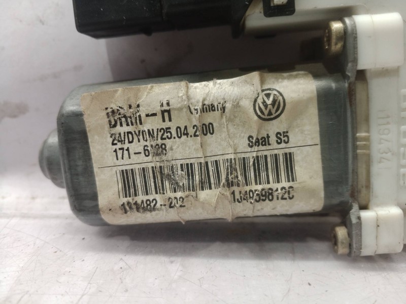 Recambio de motor elevalunas trasero derecho para seat toledo (1m2) referencia OEM IAM 1M0839730F 1M0839730F 1J4959812C