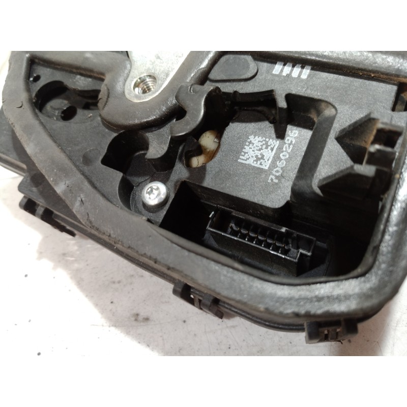 Recambio de cerradura puerta trasera derecha para bmw serie 3 berlina (e90) 325i referencia OEM IAM 7060296 7060296 7060296