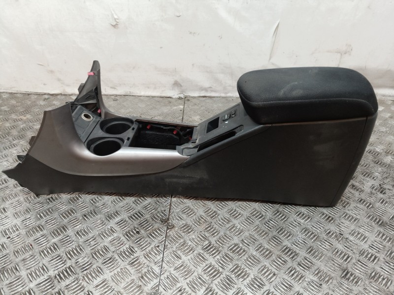Recambio de apoyabrazos central para toyota rav 4 (a3) executive referencia OEM IAM 5891242020 5891242020 5891242020
