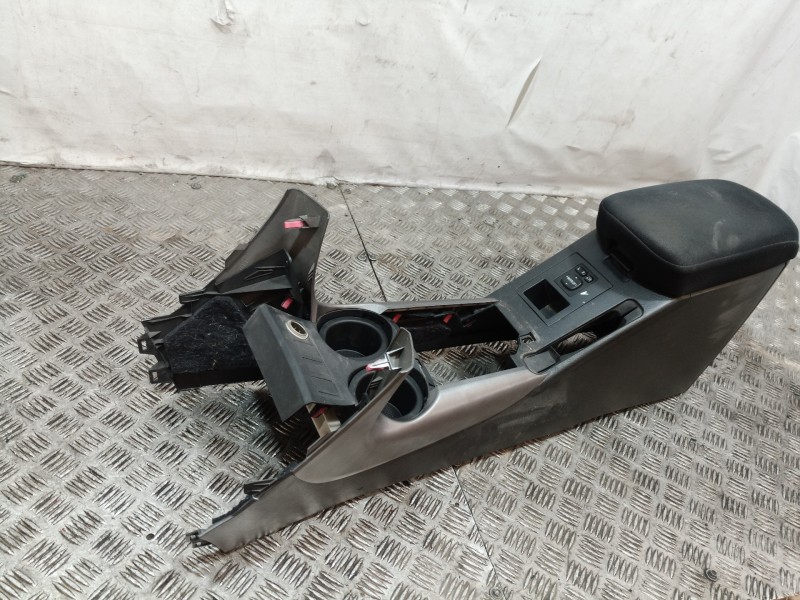 Recambio de apoyabrazos central para toyota rav 4 (a3) executive referencia OEM IAM 5891242020 5891242020 5891242020