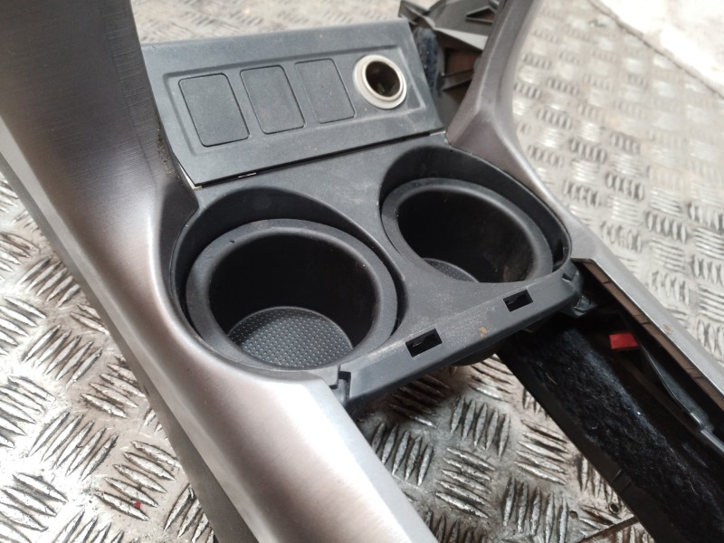 Recambio de apoyabrazos central para toyota rav 4 (a3) executive referencia OEM IAM 5891242020 5891242020 5891242020