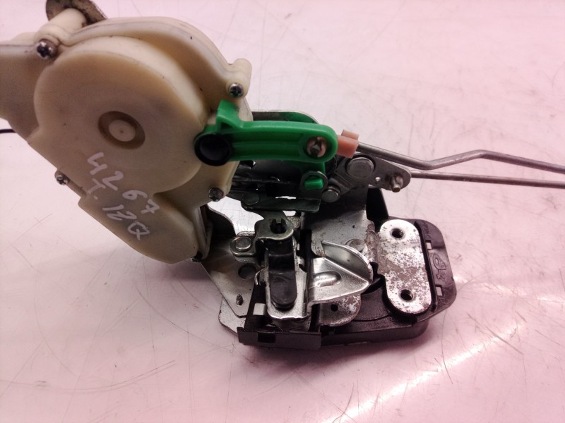 Recambio de cerradura puerta trasera izquierda para kia sorento 2.5 crdi concept referencia OEM IAM   