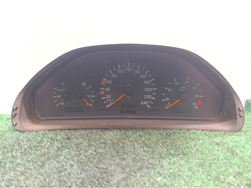 Recambio de cuadro instrumentos para mercedes-benz clase clk (w208) cabrio referencia OEM IAM 87001345 2085401911 110008901002