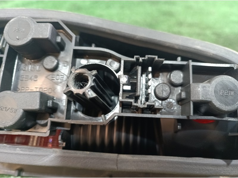 Recambio de piloto trasero derecho interior para renault laguna ii (bg0) referencia OEM IAM 8200002476 8200002476 23460202