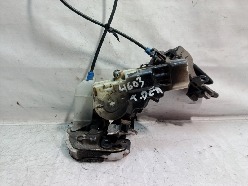 Recambio de cerradura puerta trasera derecha para toyota yaris (ncp1/nlp1/scp1) 1.0 linea luna referencia OEM IAM   