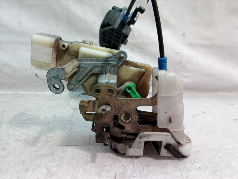 Recambio de cerradura puerta trasera derecha para toyota yaris (ncp1/nlp1/scp1) 1.0 linea luna referencia OEM IAM   