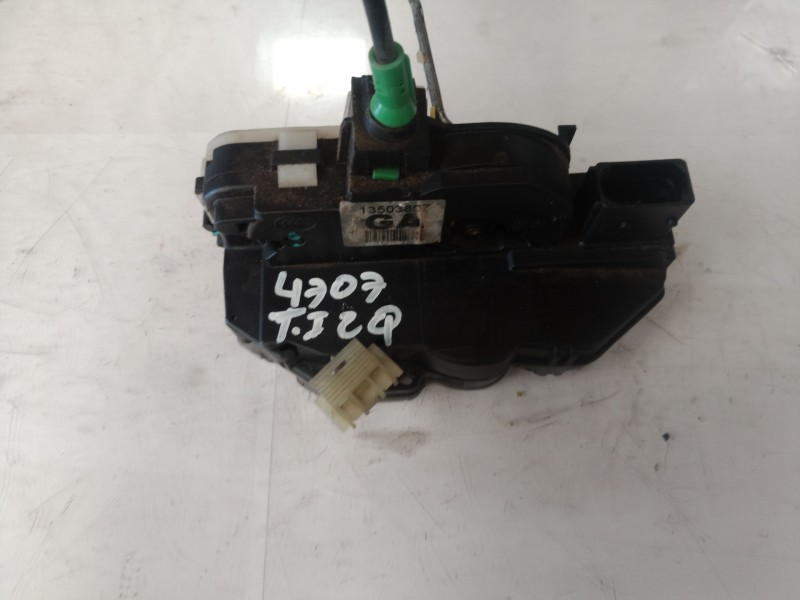 Recambio de cerradura puerta trasera izquierda para opel insignia sports tourer cosmo referencia OEM IAM 13503807 13503807 13503