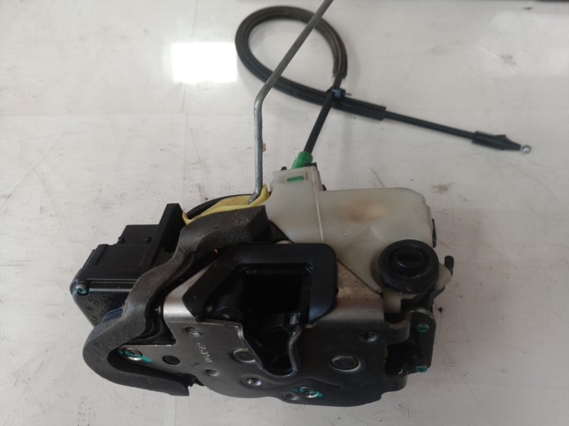 Recambio de cerradura puerta trasera izquierda para opel insignia sports tourer cosmo referencia OEM IAM 13503807 13503807 13503