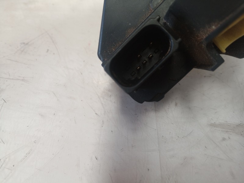 Recambio de cerradura puerta trasera izquierda para opel insignia sports tourer cosmo referencia OEM IAM 13503807 13503807 13503